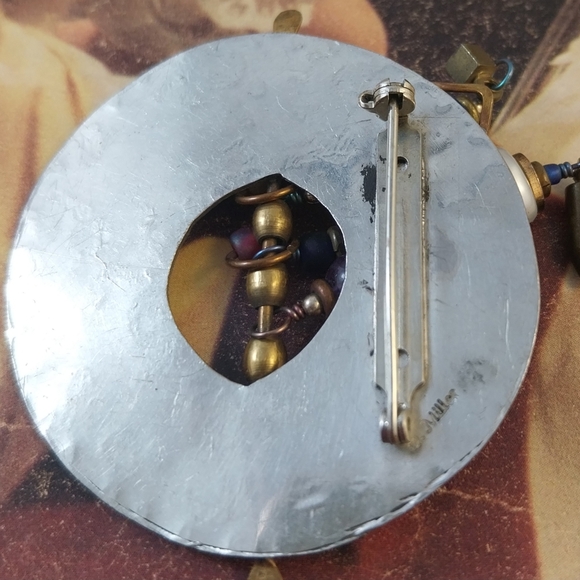 Artistic Circular Brooch with Beads - Picture 10 of 11